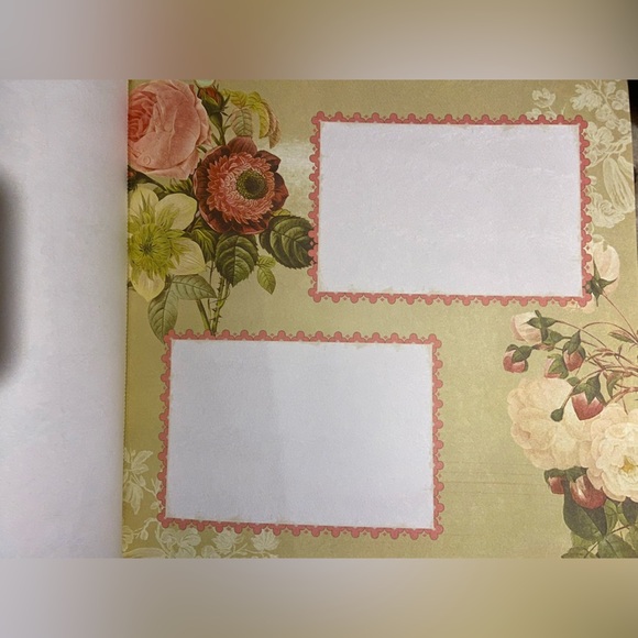 Deluxe scrapbooking book ( over 600 pieces) - Picture 4 of 5